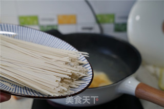 虾仁鸡蛋汤面的做法步骤：5