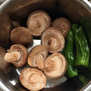 香菇炒肉丝的做法步骤：2