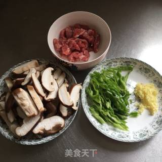香菇炒肉丝的做法步骤：3