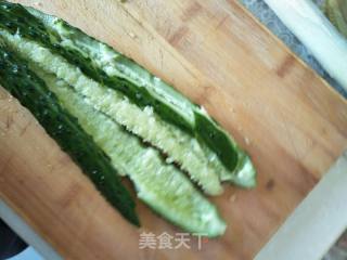 蒜泥拌黄瓜的做法步骤：1
