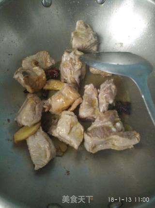 土豆烧排骨的做法步骤：4