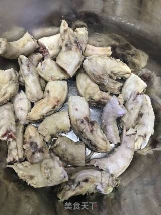 麻辣酱鸭脖子的做法步骤：2
