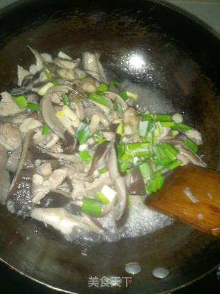 蘑菇炒肉片的做法步骤：8