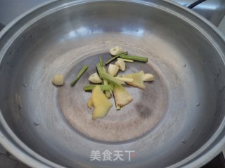 胡萝卜山药鲫鱼汤的做法步骤：6