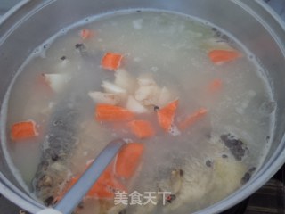 胡萝卜山药鲫鱼汤的做法步骤：8