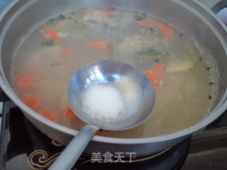 胡萝卜山药鲫鱼汤的做法步骤：10
