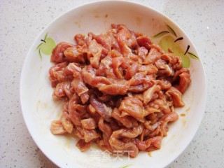 青椒炒肉片的做法步骤：2