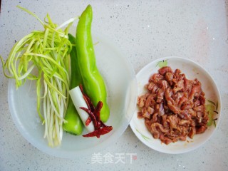 青椒炒肉片的做法步骤：3