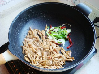 青椒炒肉片的做法步骤：6