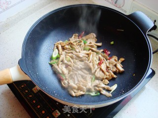 青椒炒肉片的做法步骤：7