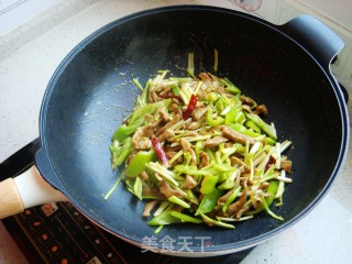 青椒炒肉片的做法步骤：11