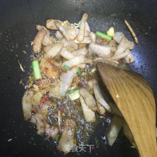 韭黄回锅肉的做法步骤：2