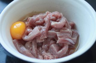 糖醋里脊肉的做法步骤：2