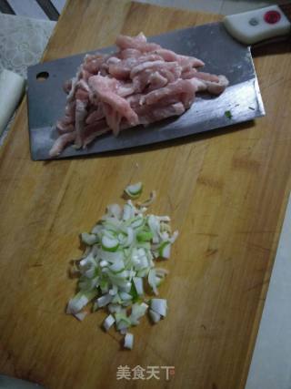 芹菜炒肉的做法步骤：3