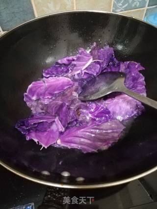 素炒紫甘蓝的做法步骤：2