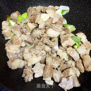牛腩炖土豆的做法步骤：3