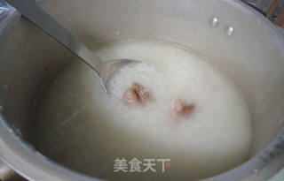 海参咸肉皮蛋粥的做法步骤：4