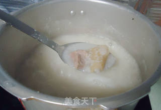 海参咸肉皮蛋粥的做法步骤：6