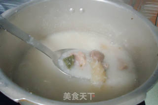 海参咸肉皮蛋粥的做法步骤：8