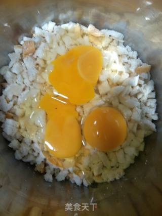 香煎馒头鸡蛋饼的做法步骤：2