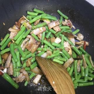 豆角回锅肉的做法步骤：7