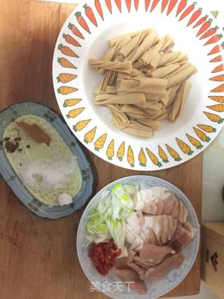 干豆段烧肉的做法步骤：1