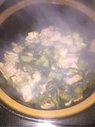 焖番茄酸菜五花肉排骨的做法步骤：3