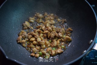 玉米炒鸡丁的做法步骤：8