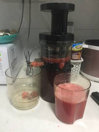 鲜榨西瓜汁的做法步骤：2