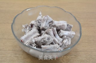 糖醋排骨的做法步骤：2