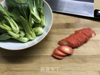 荸荠肉丸汤的做法步骤：2