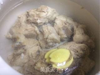 山药大骨汤的做法步骤：3