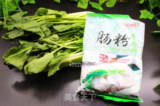 广式早餐，菠菜斋肠粉的做法步骤：1