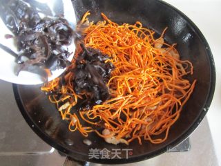 虫草花炒肉丝的做法步骤：6