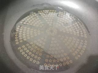 鸡蛋美食：猪肉芹菜蛋卷菜谱的做法步骤：4
