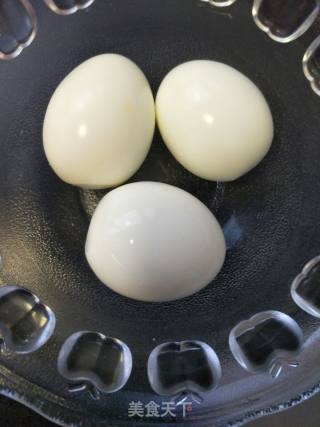 “鸡蛋美食”团团圆圆鸡蛋饭团的做法步骤：1