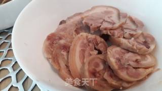 小时候爸爸的蒸肘花的做法步骤：2