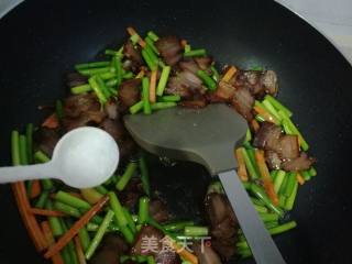 蒜薹炒腊肉的做法步骤：10