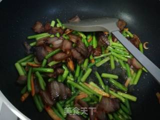 蒜薹炒腊肉的做法步骤：11