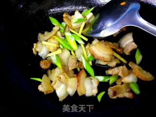 尖椒胡萝卜五花肉的做法步骤：7