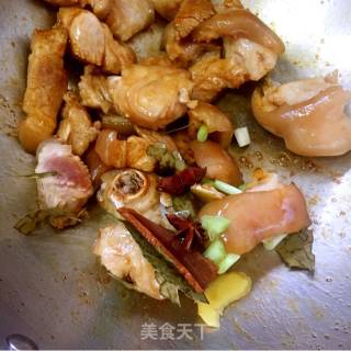 简易版红烧猪脚的做法步骤：5