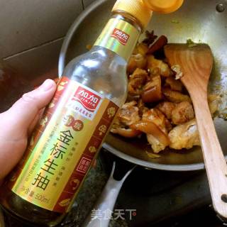 简易版红烧猪脚的做法步骤：7