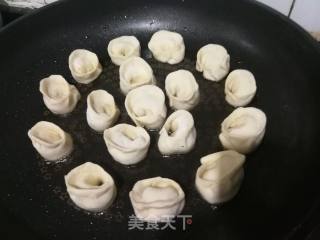 鸡蛋美食：黄金抱饺的做法步骤：1