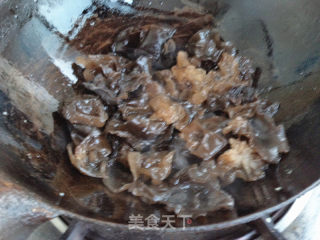 木耳炒鸡蛋的做法步骤：5