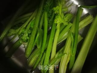 #鸡蛋美食#蛋皮拌芹菜的做法步骤：3