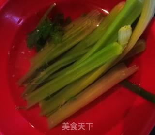 #鸡蛋美食#蛋皮拌芹菜的做法步骤：5