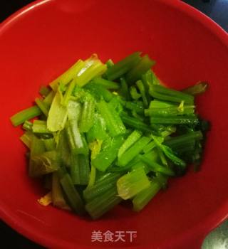 #鸡蛋美食#蛋皮拌芹菜的做法步骤：7