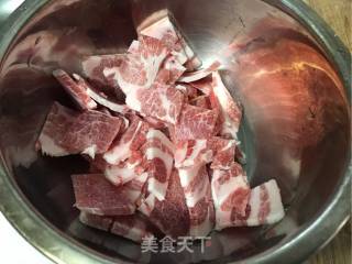 杏鲍菇炒肉的做法步骤：1