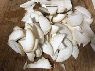 杏鲍菇炒肉的做法步骤：2