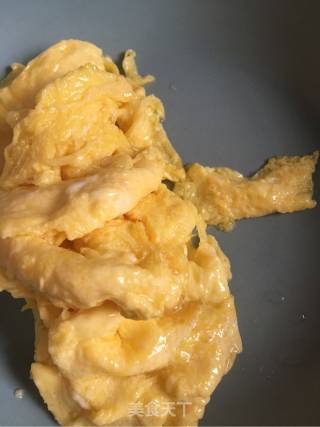 鸡蛋美食～～蒜黄炒鸡蛋的做法步骤：7